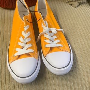 Women’s epic step sneakers,green, blue , black sizes 11 only… orange size is 10